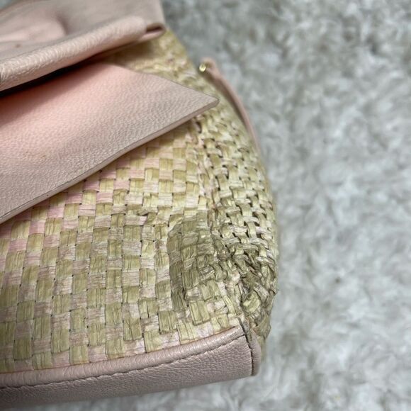 Betsey Johnson Beige Straw Satchel/Shoulder bag .large faux leather bow accent. - Picture 11 of 14